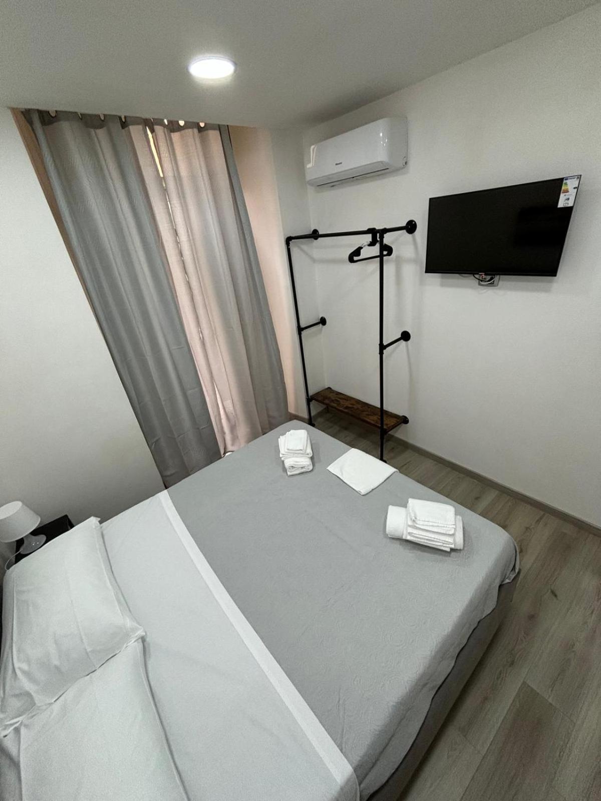 Na City Rooms Наполи Екстериор снимка