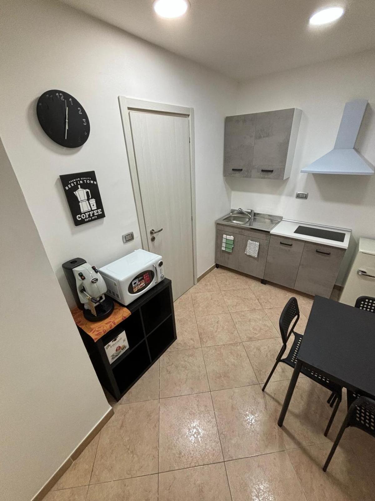 Na City Rooms Наполи Екстериор снимка