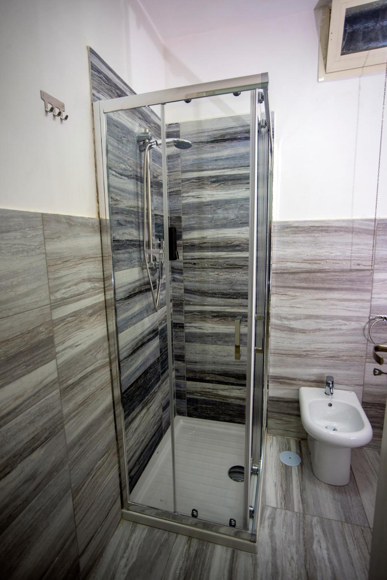 Na City Rooms Наполи Екстериор снимка