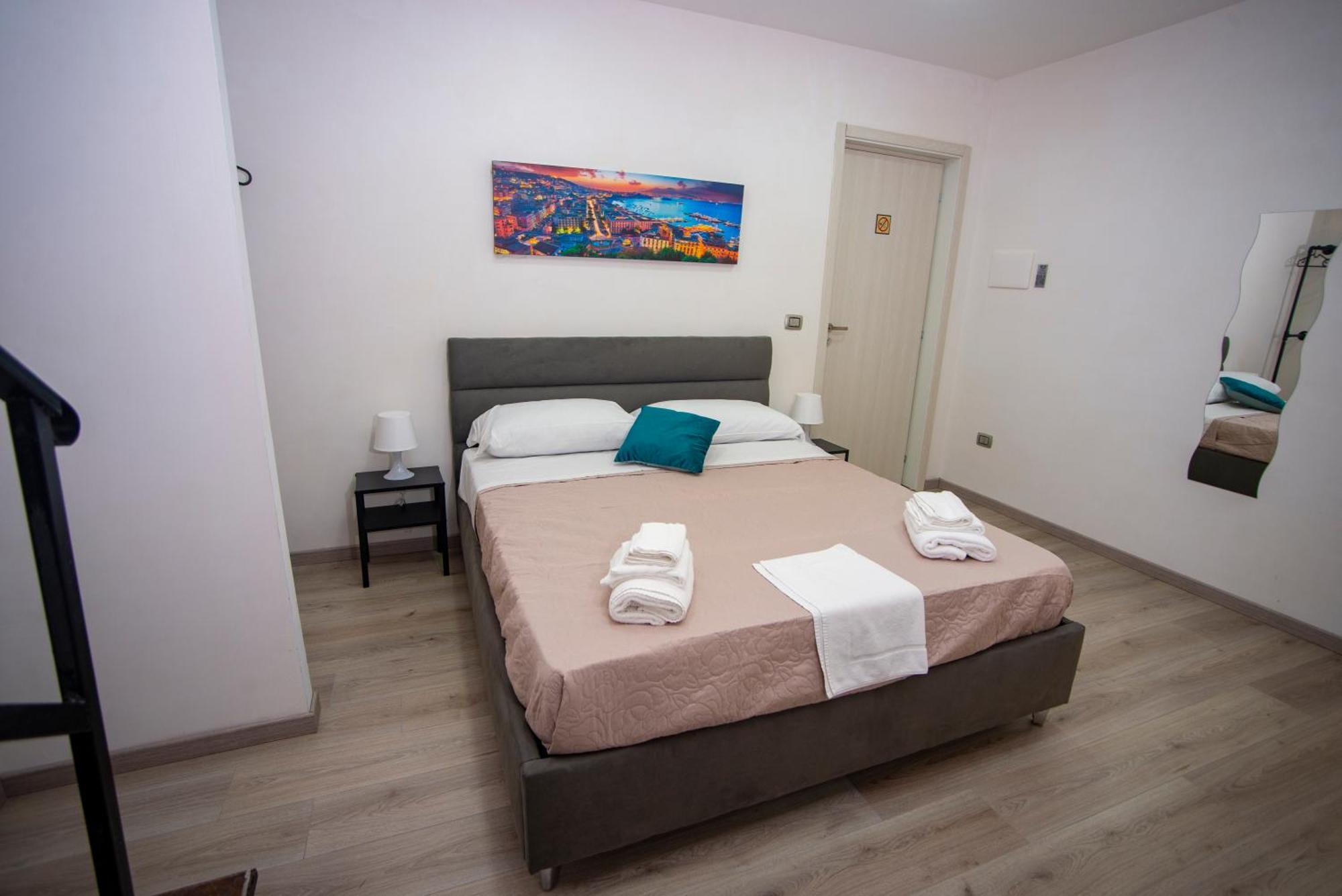 Na City Rooms Наполи Екстериор снимка