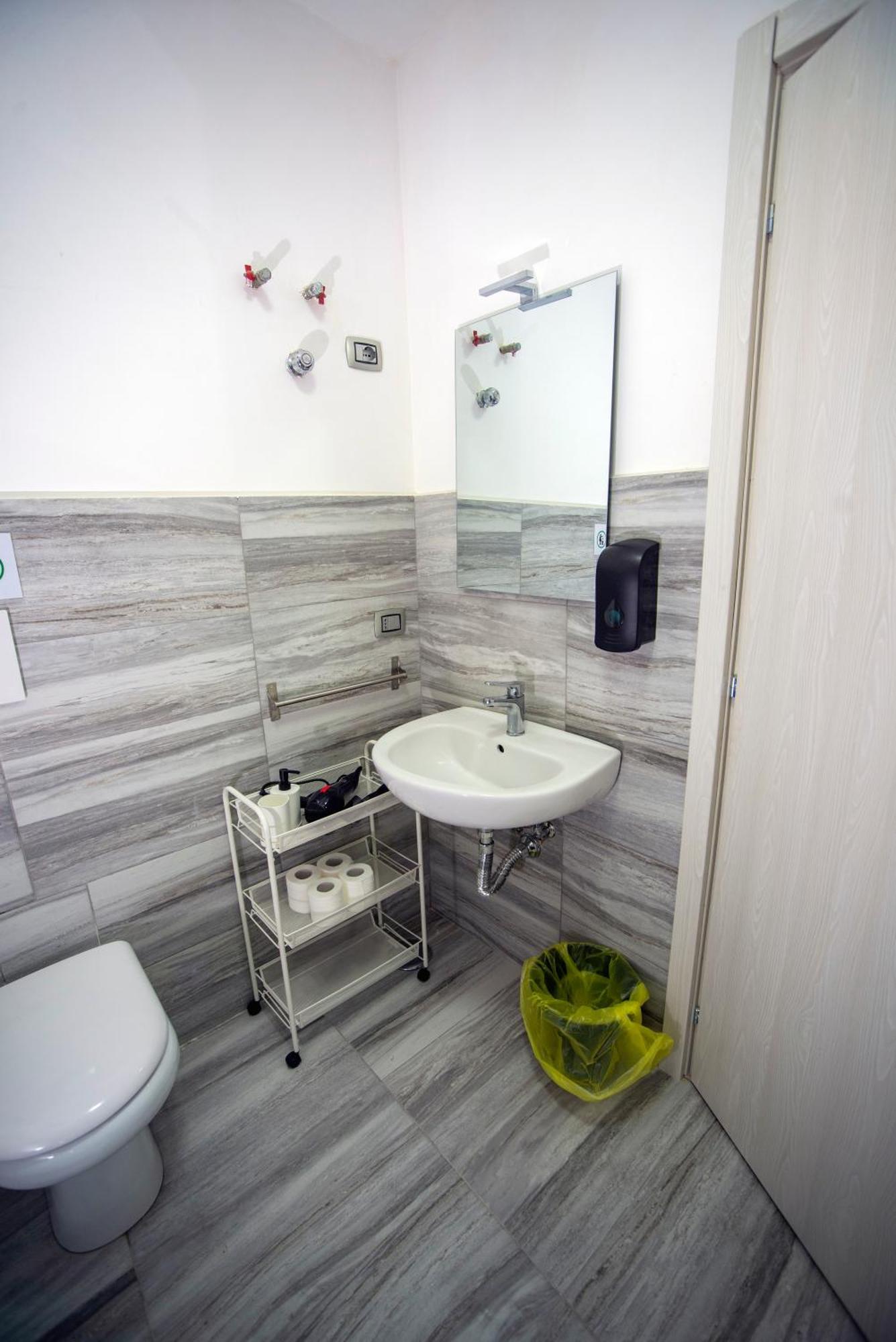 Na City Rooms Наполи Екстериор снимка