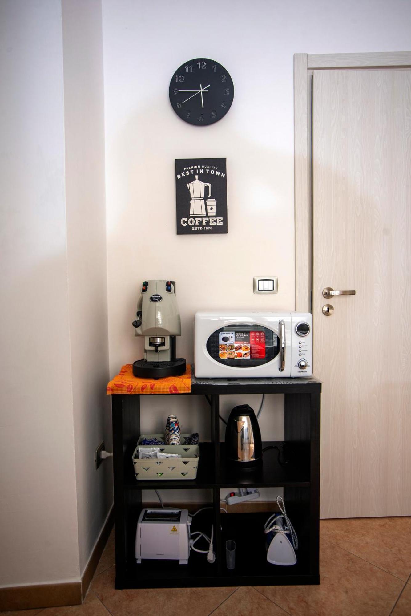 Na City Rooms Наполи Екстериор снимка