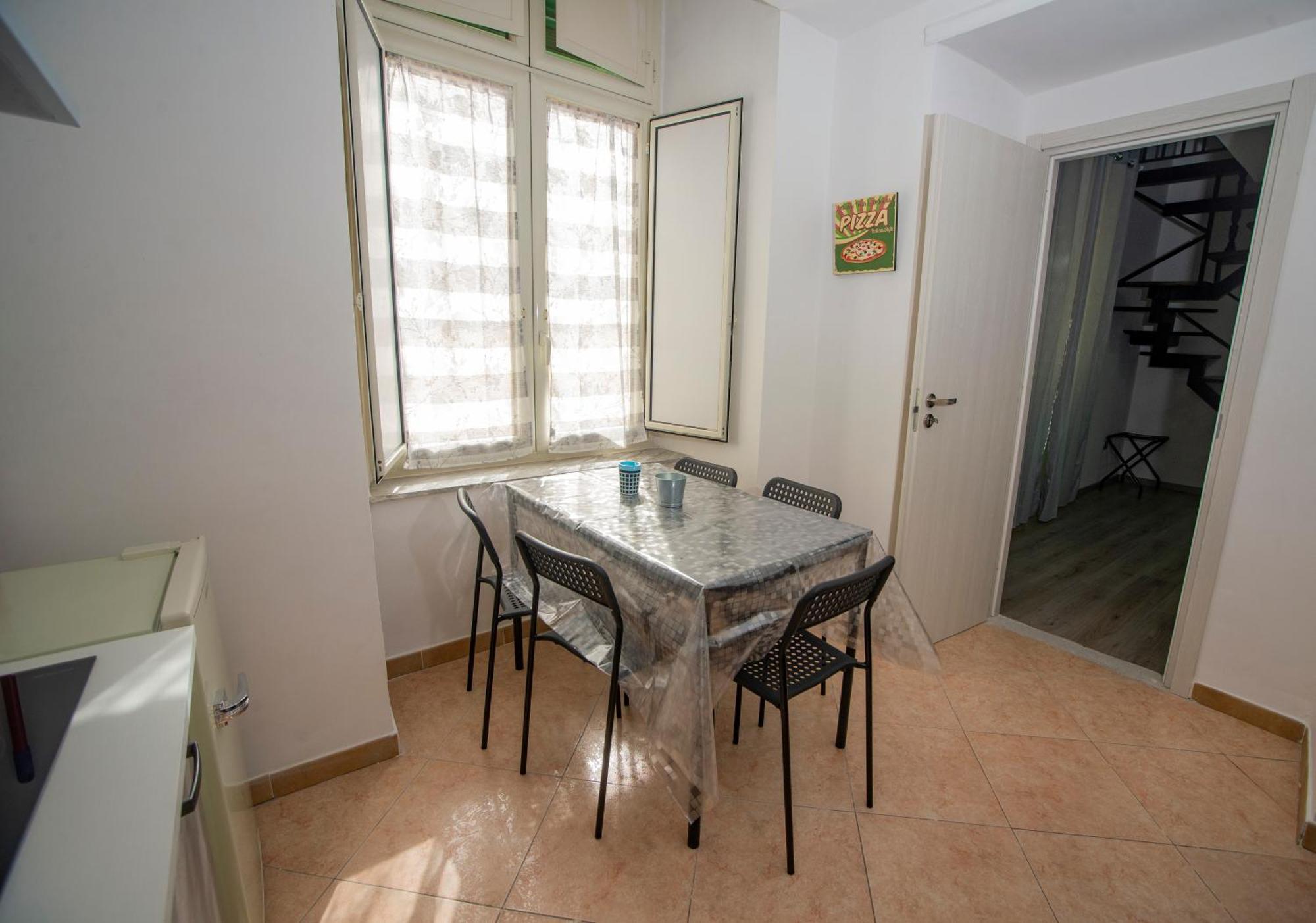 Na City Rooms Наполи Екстериор снимка