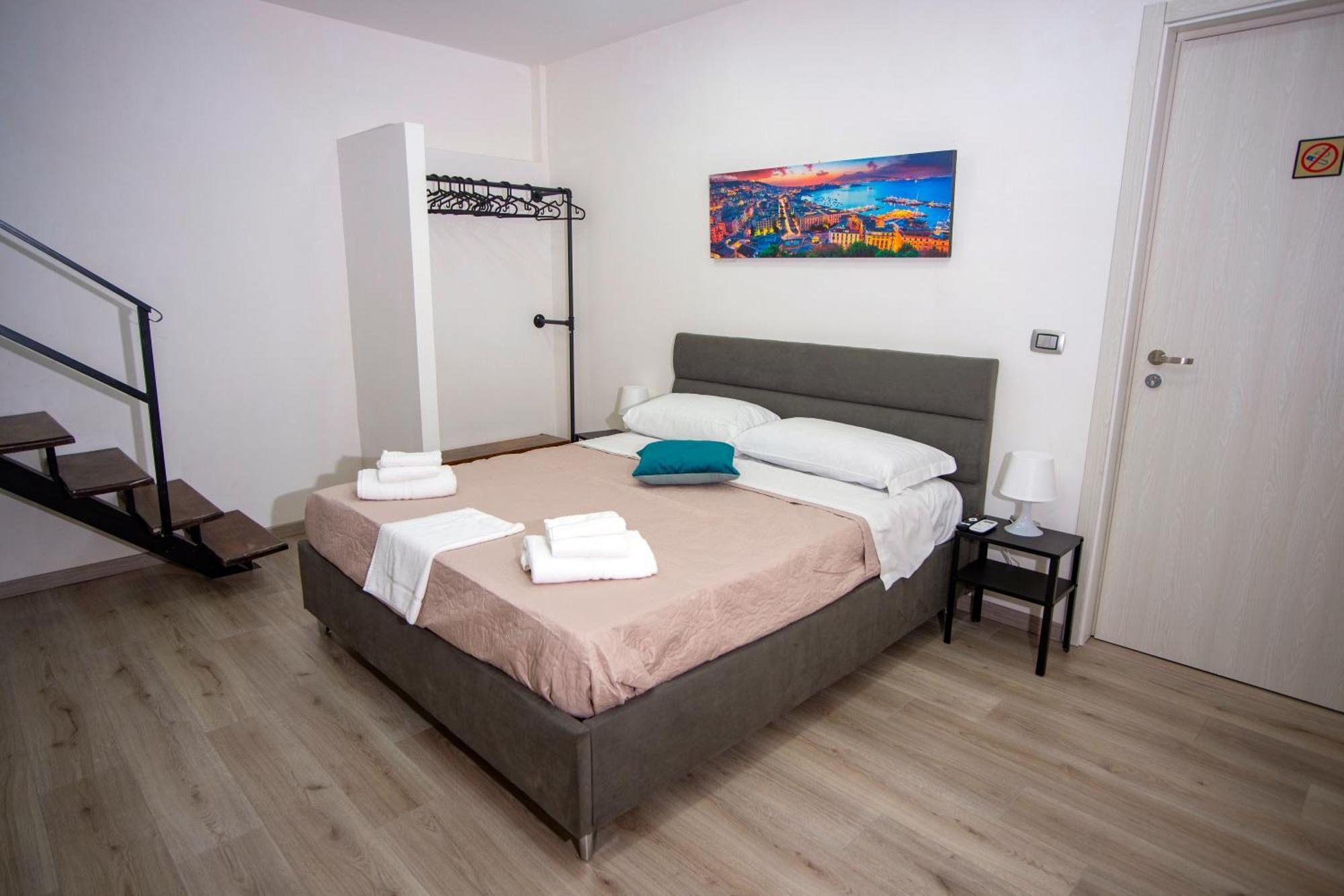 Na City Rooms Наполи Екстериор снимка