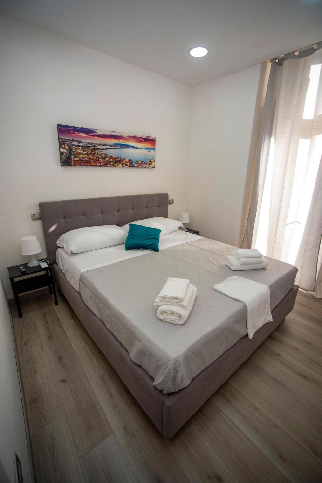 Na City Rooms Наполи Екстериор снимка