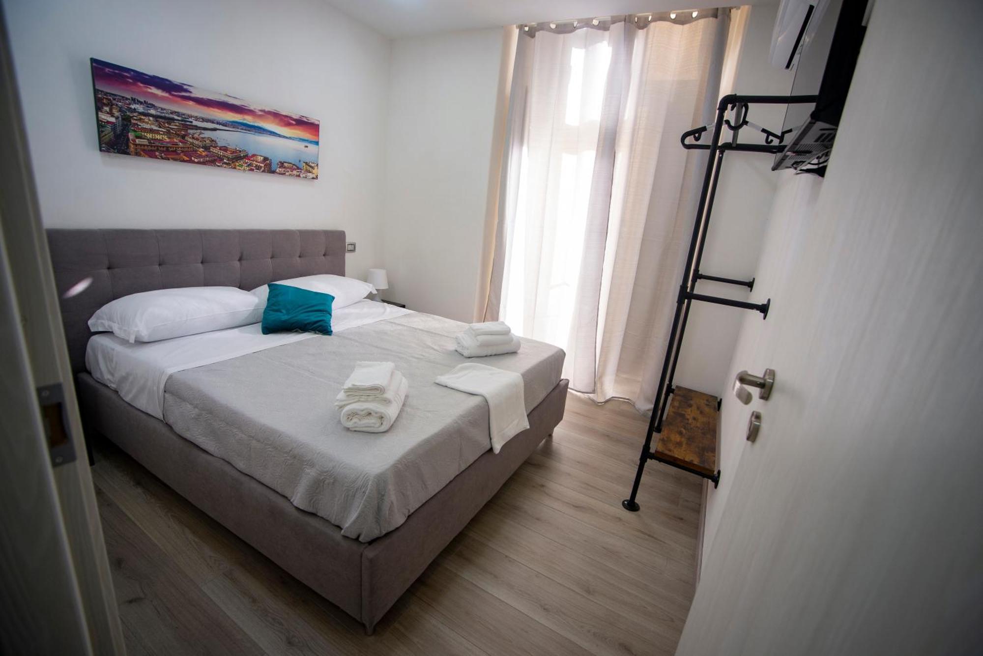 Na City Rooms Наполи Екстериор снимка