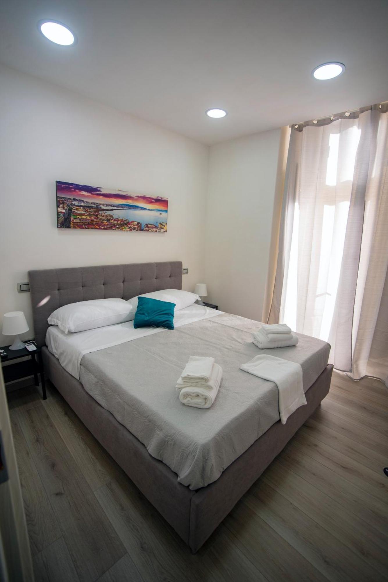Na City Rooms Наполи Екстериор снимка