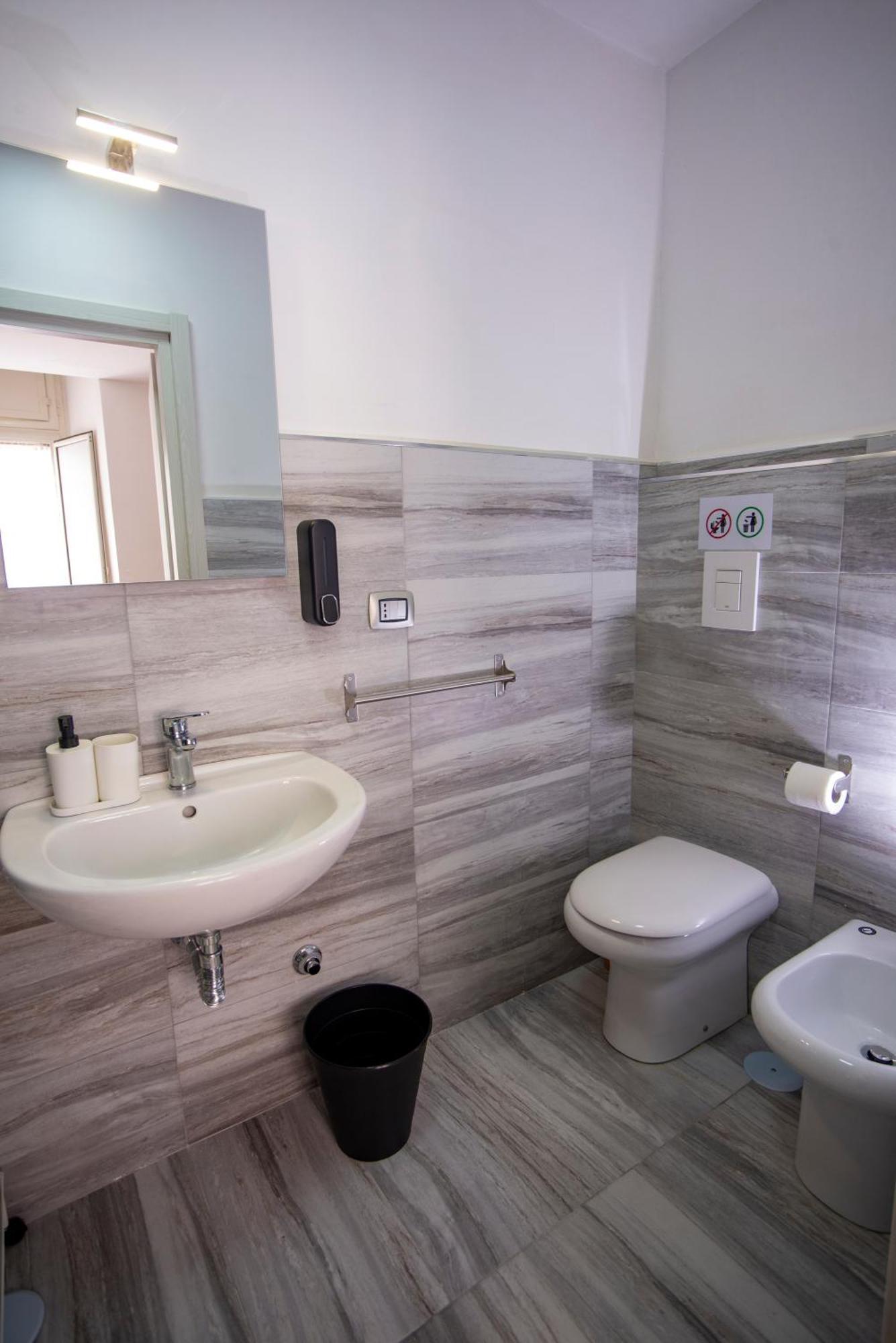 Na City Rooms Наполи Екстериор снимка