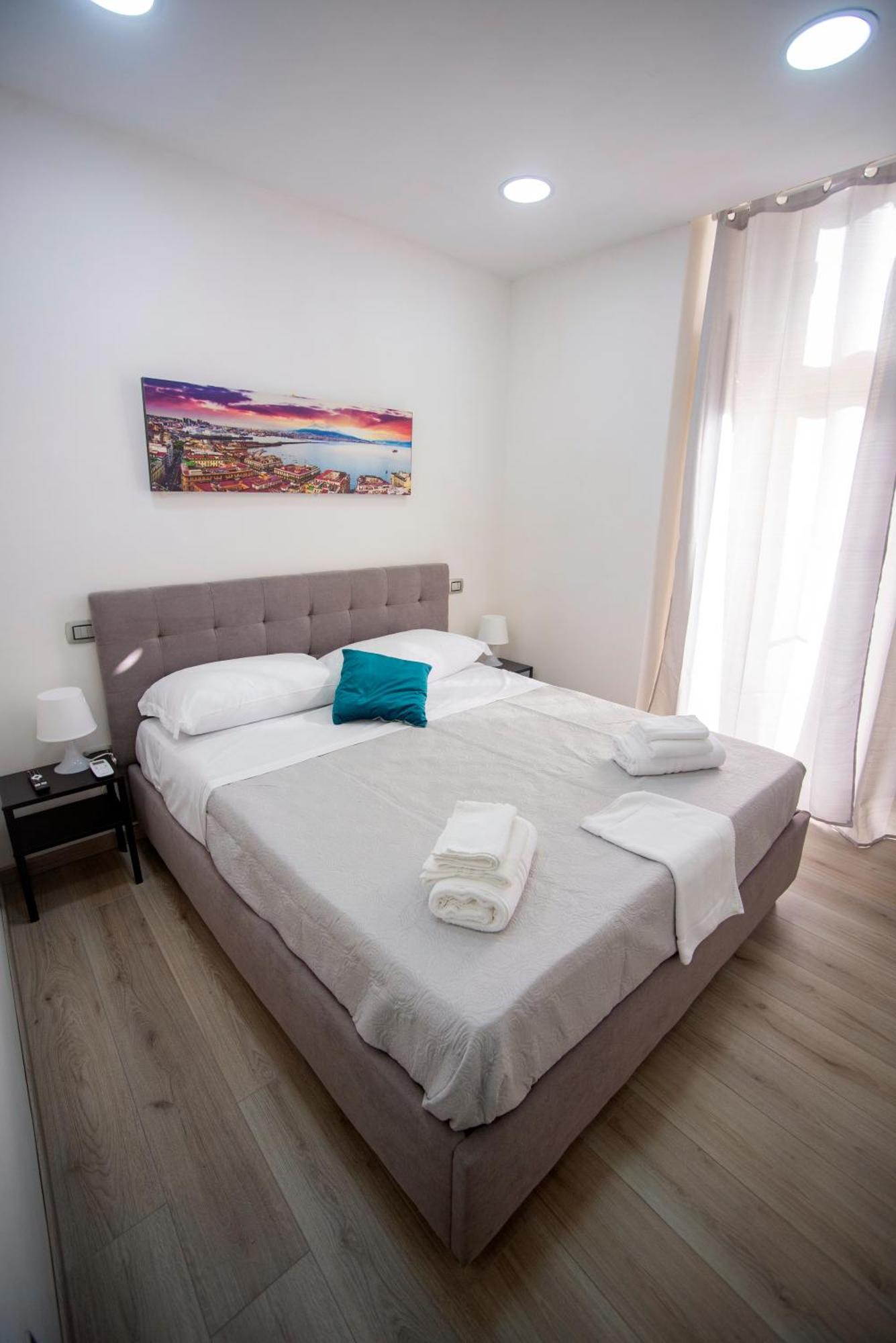 Na City Rooms Наполи Екстериор снимка