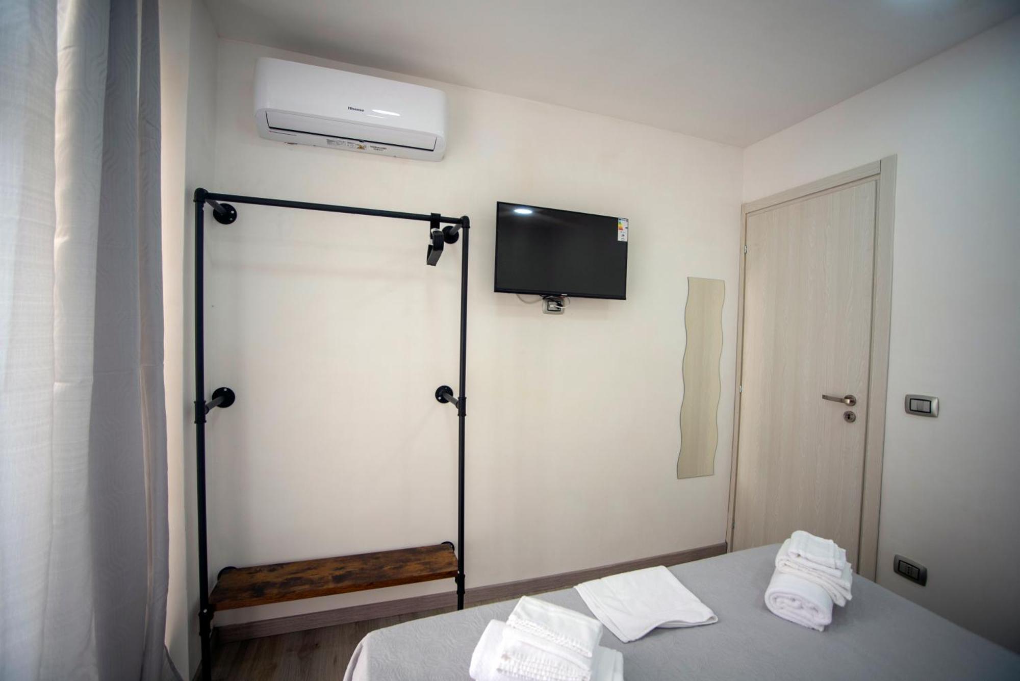 Na City Rooms Наполи Екстериор снимка