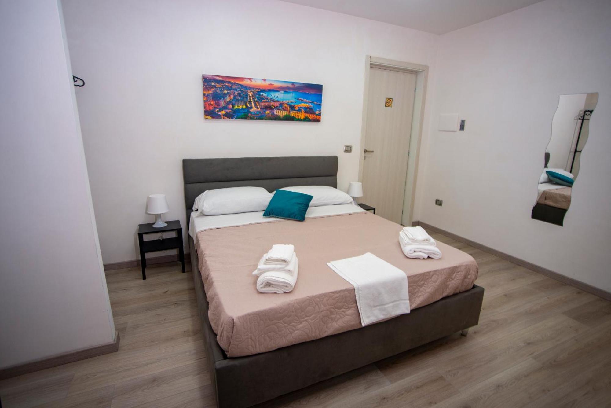Na City Rooms Наполи Екстериор снимка