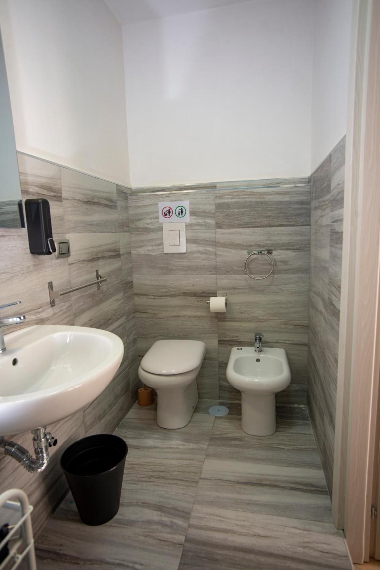 Na City Rooms Наполи Екстериор снимка