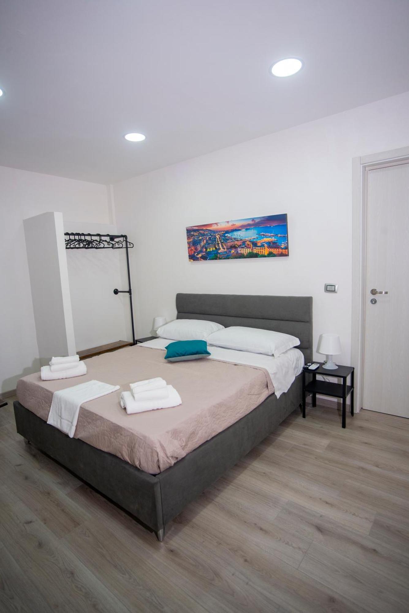 Na City Rooms Наполи Екстериор снимка