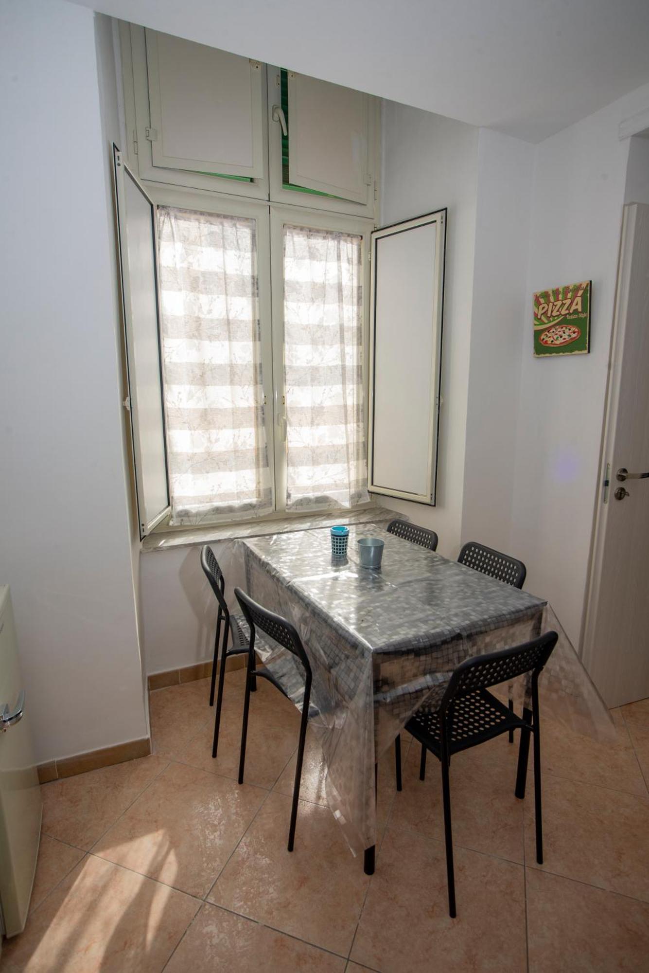 Na City Rooms Наполи Екстериор снимка