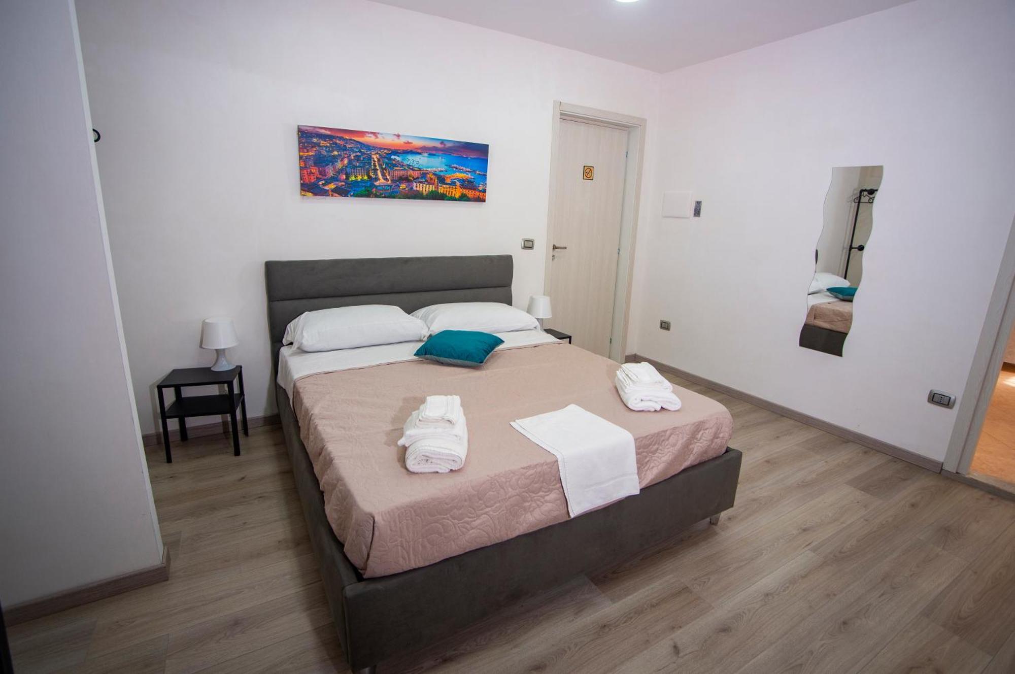 Na City Rooms Наполи Екстериор снимка