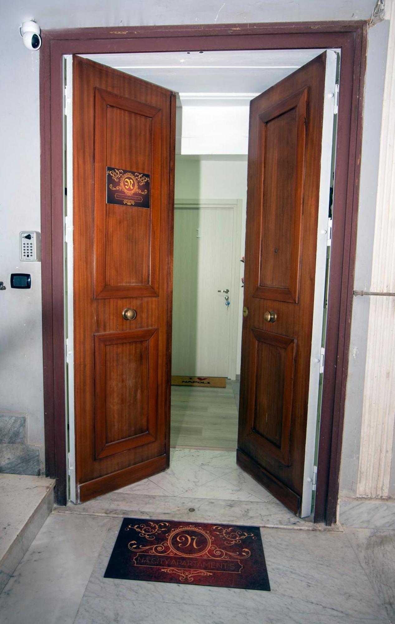 Na City Rooms Наполи Екстериор снимка