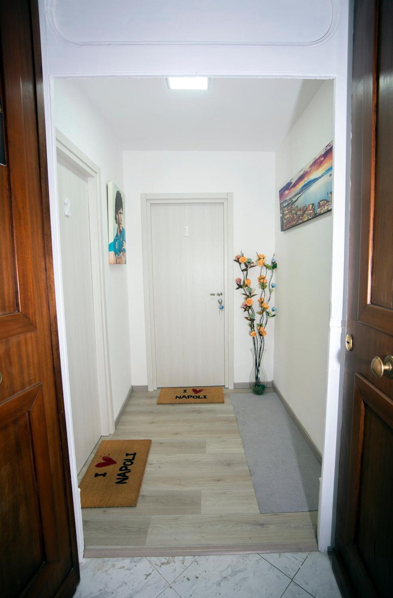 Na City Rooms Наполи Екстериор снимка