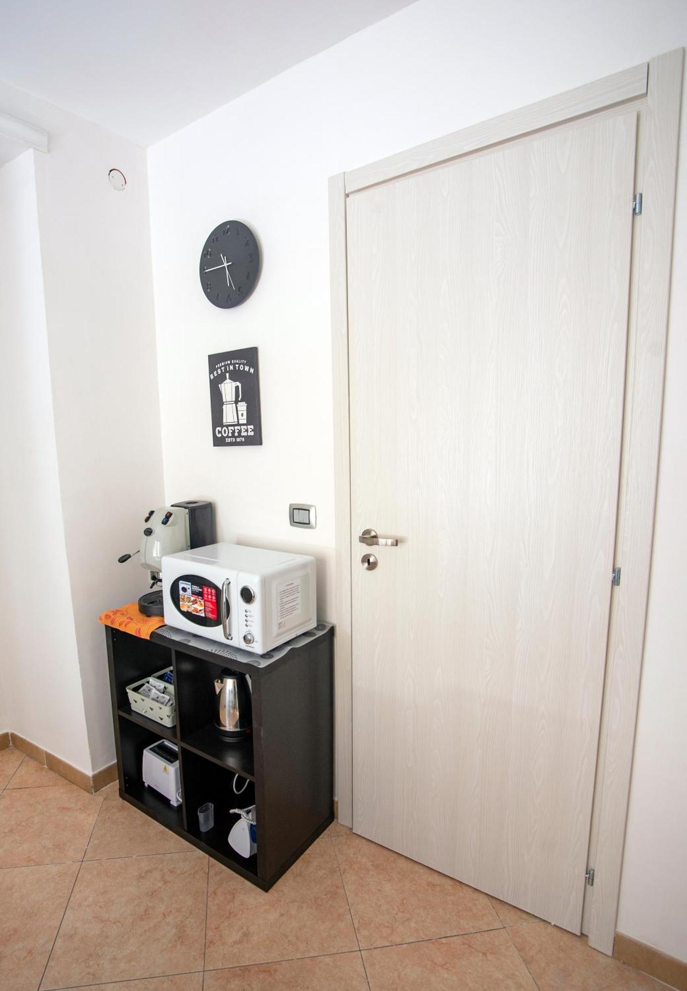 Na City Rooms Наполи Екстериор снимка