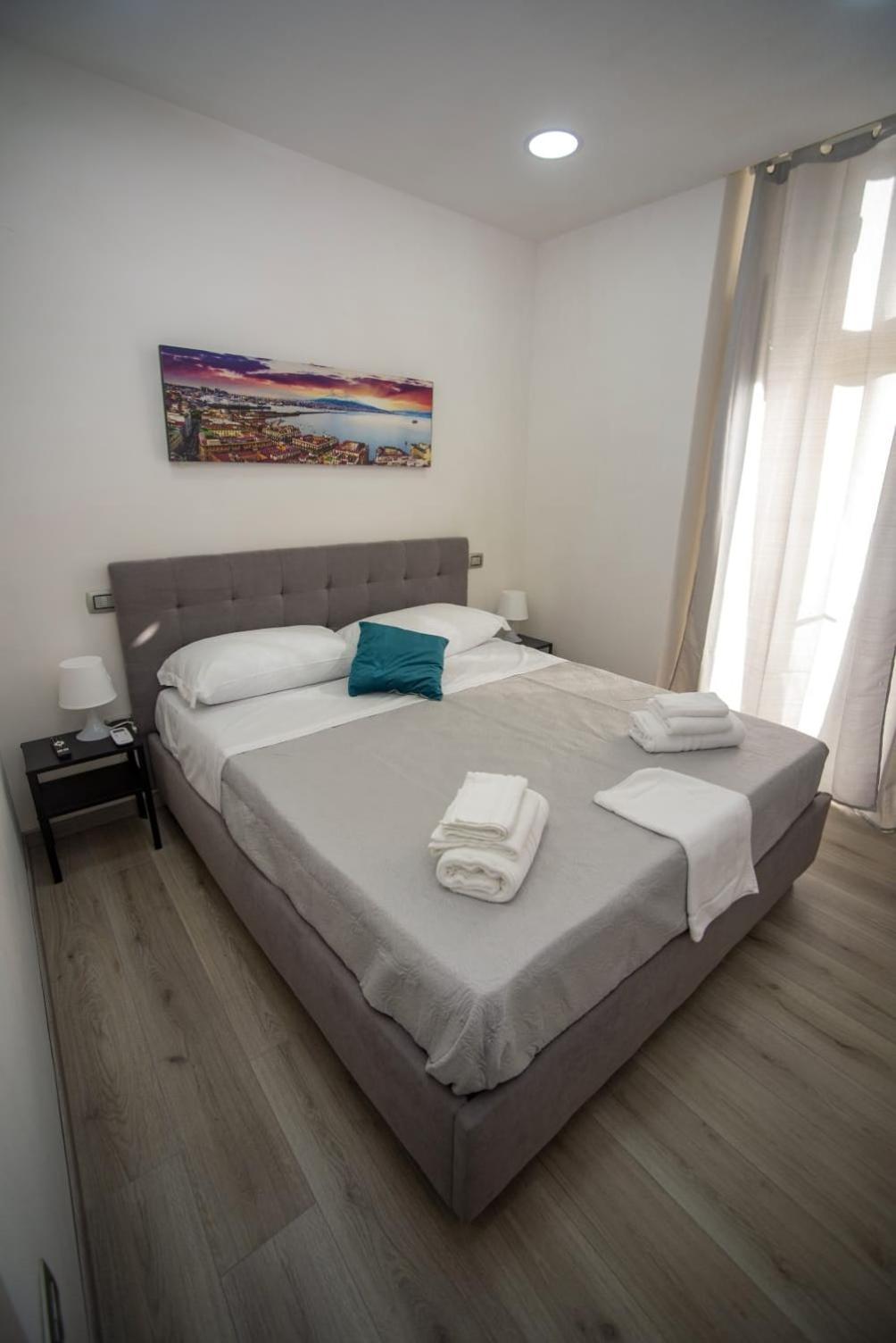 Na City Rooms Наполи Екстериор снимка