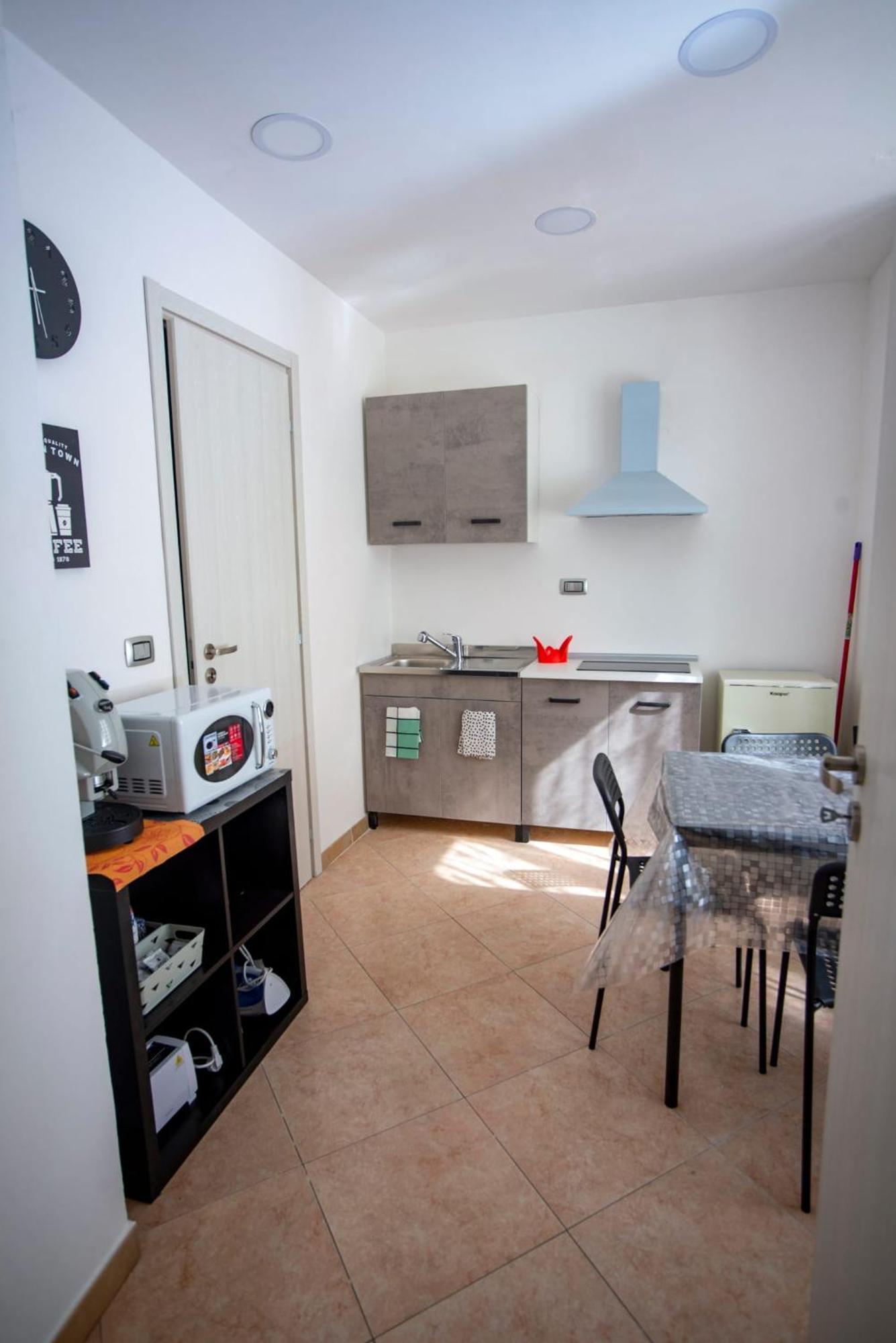 Na City Rooms Наполи Екстериор снимка