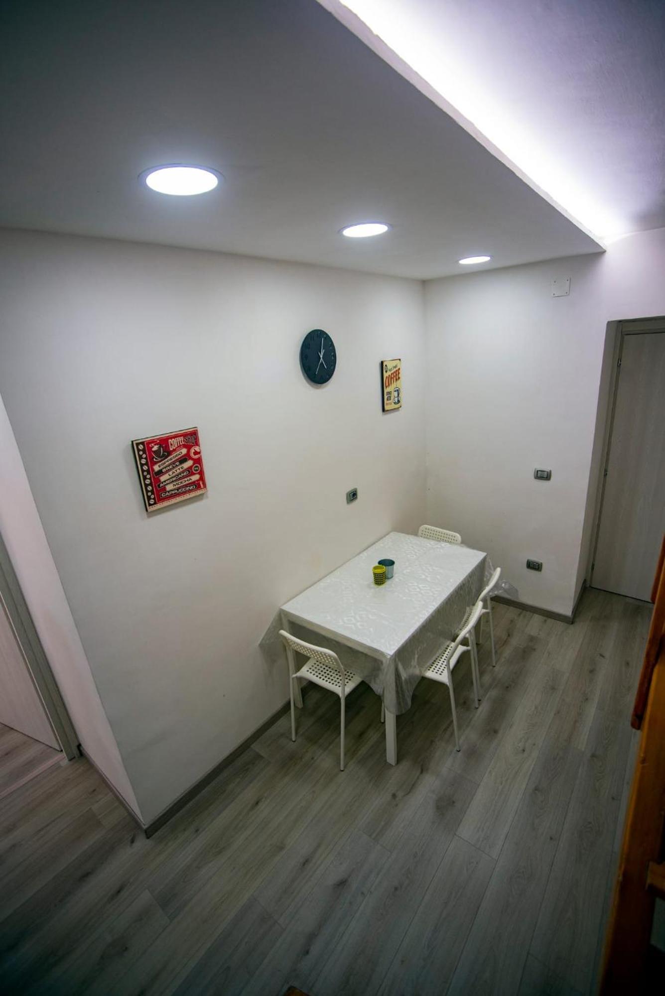 Na City Rooms Наполи Екстериор снимка